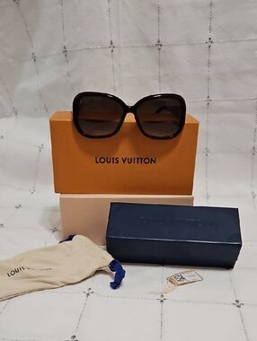 Louis Vuitton Women's Brown Gradient Square Sunglasses (Authentic)
